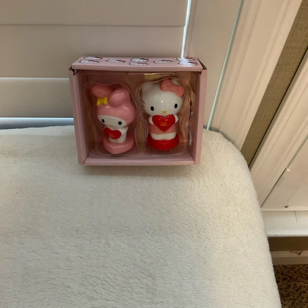 Hello Kitty Pink Heart Salt and Pepper Set